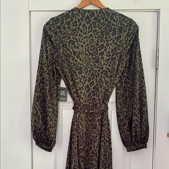 NWT Satin Leopard Print Belted Wrap Kimono Dress - Picture 8 of 9